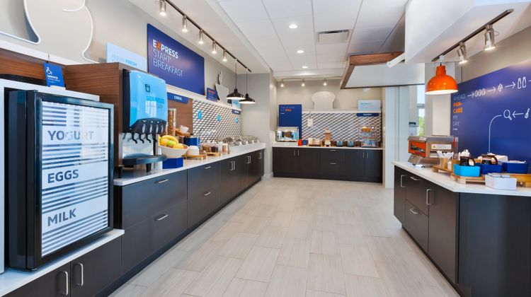 Holiday Inn Express & Stes Airport South Restaurant