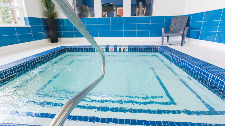 Holiday Inn Express & Stes Spruce Grove Pool
