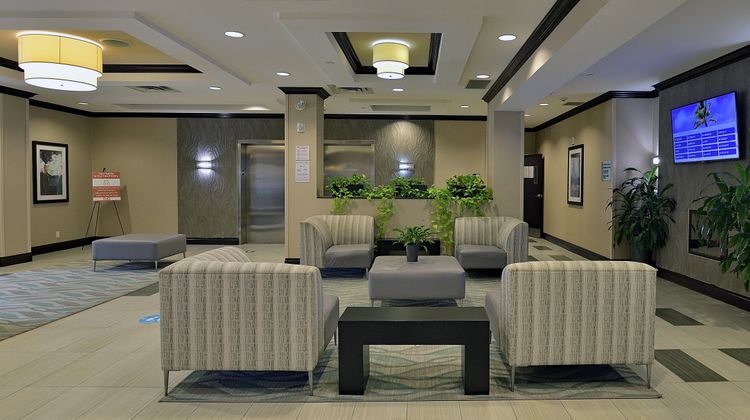 Holiday Inn Express & Suites Orleans SW Lobby