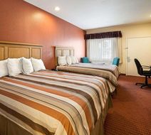 Scottish Inns & Suites Room