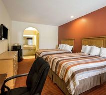 Scottish Inns & Suites Room
