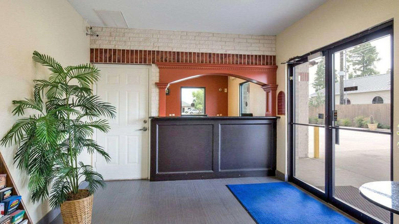 <b>Scottish Inns & Suites Lobby</b>. Images powered by <a href="https://www.leonardoworldwide.com/" title="Leonardo Worldwide" target="_blank">Leonardo</a>.