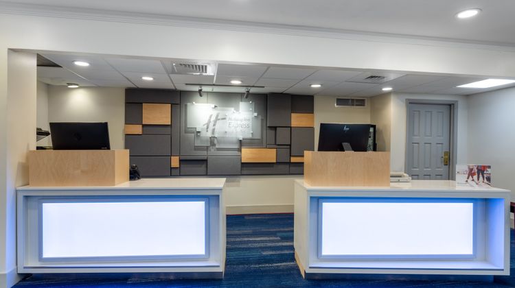 Holiday Inn Express/Stes King Of Prussia Lobby
