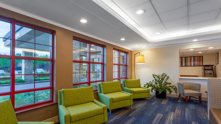 Holiday Inn Express/Stes King Of Prussia Lobby