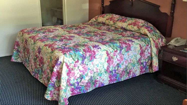Scottish Inn Room