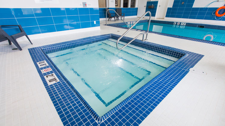 Holiday Inn Express & Stes Spruce Grove Pool