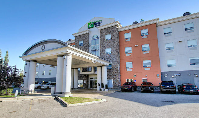 Holiday Inn Express Hotel & Suites Arpt Exterior