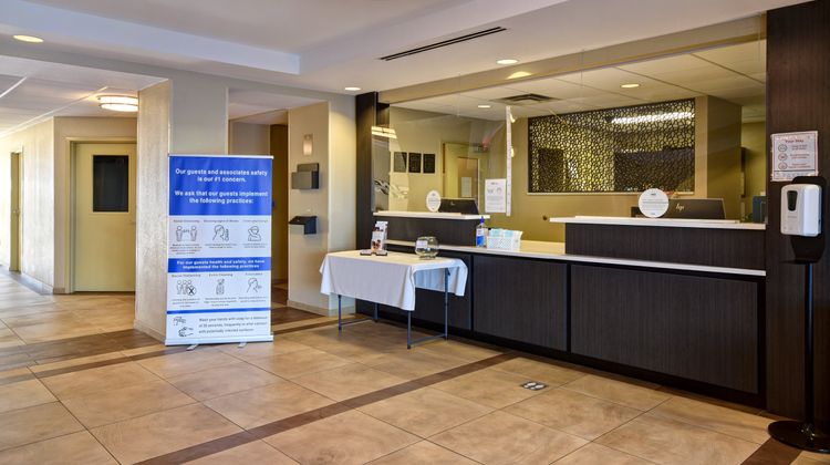 Candlewood Suites St. Clairsville Lobby
