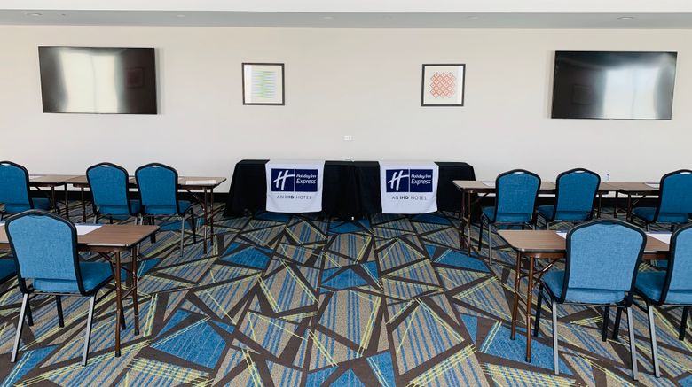 <b>Holiday Inn Express/Stes Hoffman Estates Meeting</b>. Images powered by <a href="https://www.leonardoworldwide.com/" title="Leonardo Worldwide" target="_blank">Leonardo</a>.