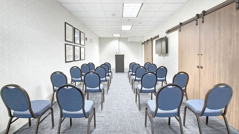 <b>Holiday Inn Express Hotel & Suites Arpt Meeting</b>. Images powered by <a href="https://www.leonardoworldwide.com/" title="Leonardo Worldwide" target="_blank">Leonardo</a>.