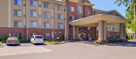 Holiday Inn Express Hotel & Suites Exterior