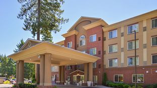 Holiday Inn Express Hotel & Suites