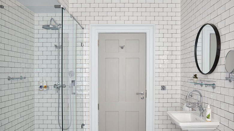 <b>Hotel Indigo Bath Room</b>. Images powered by <a href="https://www.leonardoworldwide.com/" title="Leonardo Worldwide" target="_blank">Leonardo</a>.