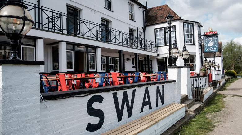 <b>The Swan Exterior</b>. Images powered by <a href="https://www.leonardoworldwide.com/" title="Leonardo Worldwide" target="_blank">Leonardo</a>.
