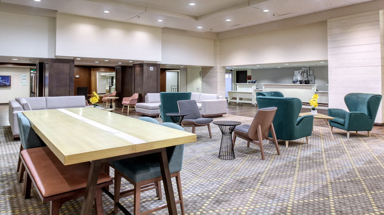 <b>Holiday Inn & Stes Atlanta Airport North Lobby</b>. Images powered by <a href="https://www.leonardoworldwide.com/" title="Leonardo Worldwide" target="_blank">Leonardo</a>.