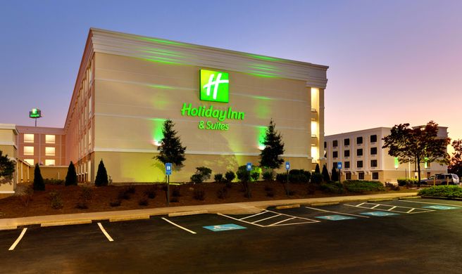 Holiday Inn & Stes Atlanta Airport North Exterior