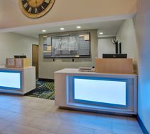 Holiday Inn Express Hotel & Suites Lobby