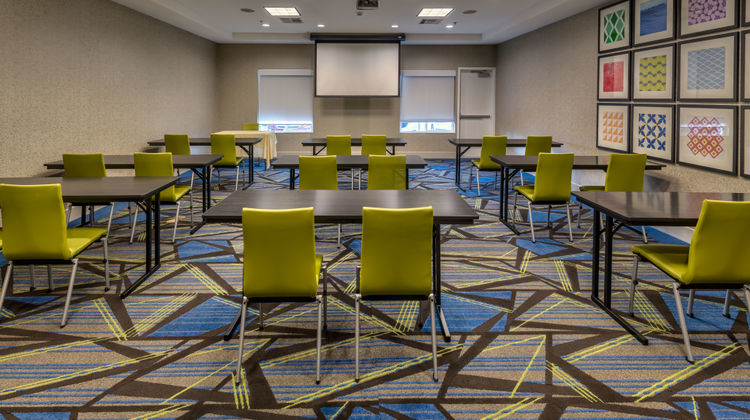 Holiday Inn Express Hotel & Suites Meeting