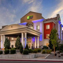 Holiday Inn Express Hotel & Suites