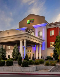 Holiday Inn Express Hotel & Suites