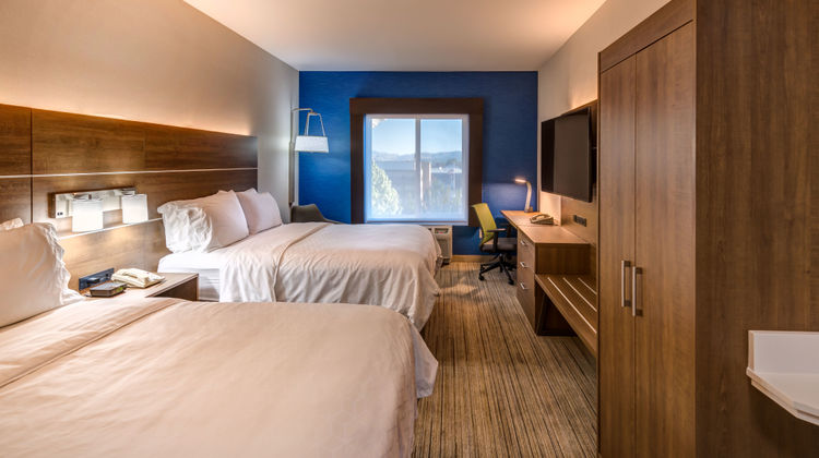 Holiday Inn Express Hotel & Suites Room