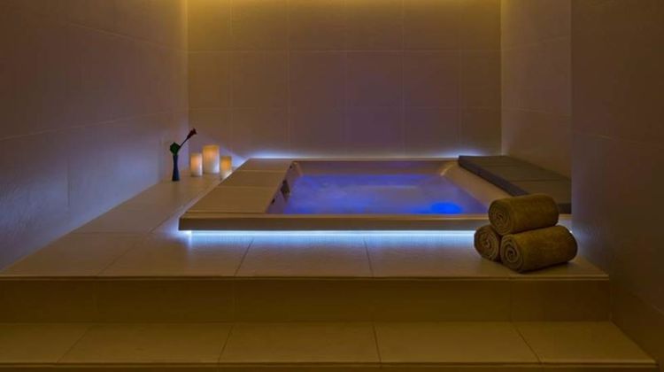 voco Doha West Bay Suites Spa