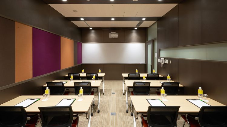 Holiday Inn & Suites Shin Osaka Meeting