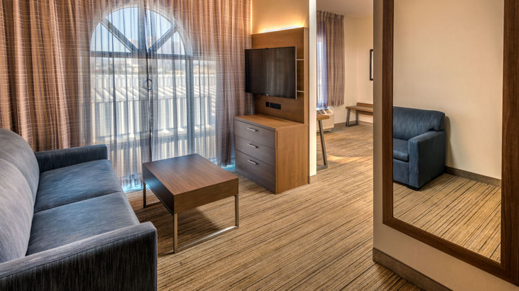 Holiday Inn Express Hotel & Suites Suite