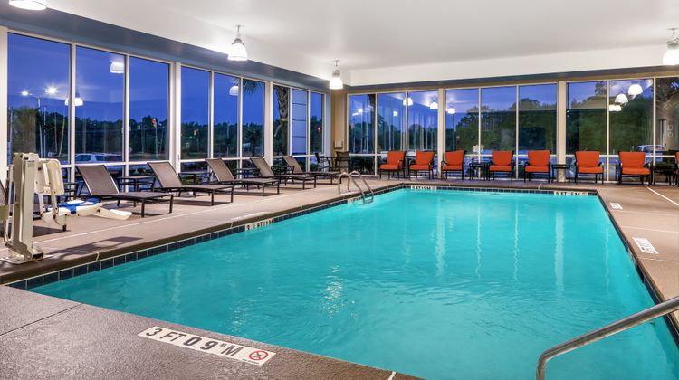 Holiday Inn Express Hotel & Suites Pool