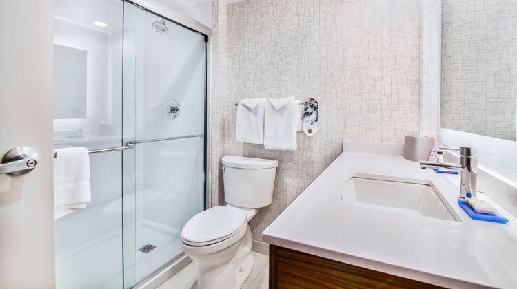 Holiday Inn Express & Suites Langley Room