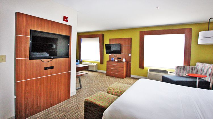 Holiday Inn Express Suite