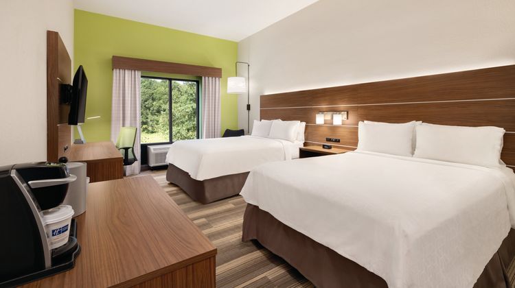 Holiday Inn Express Lavonia Room