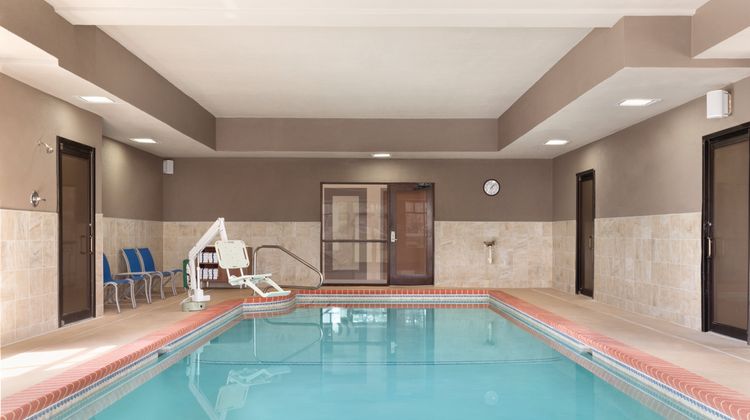 Holiday Inn Express Lavonia Pool