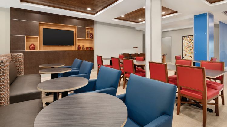 Holiday Inn Express Lavonia Lobby