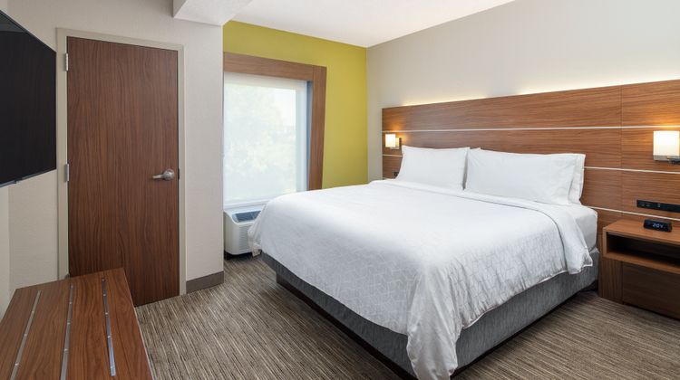 Holiday Inn Express Statesboro Suite