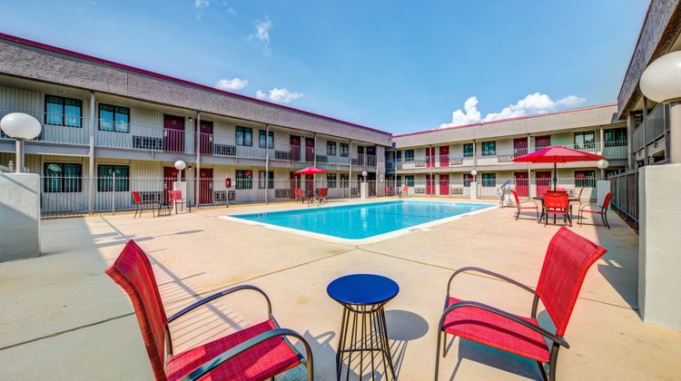 Red Roof Inn Lewisville Pool