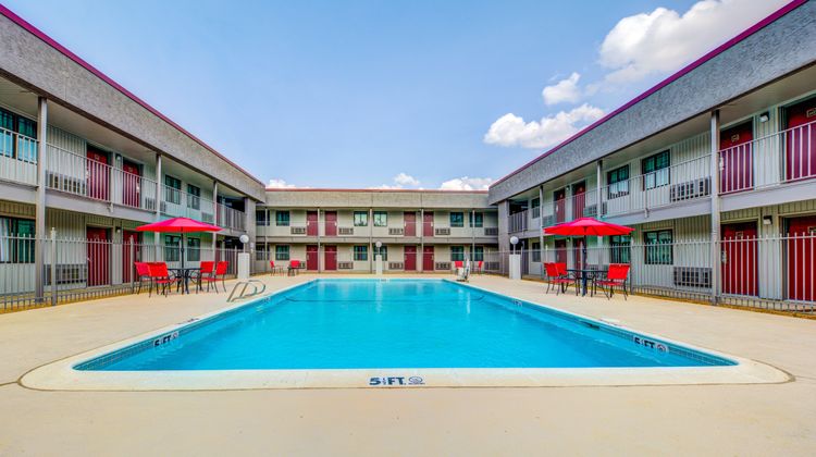 Red Roof Inn Lewisville Pool