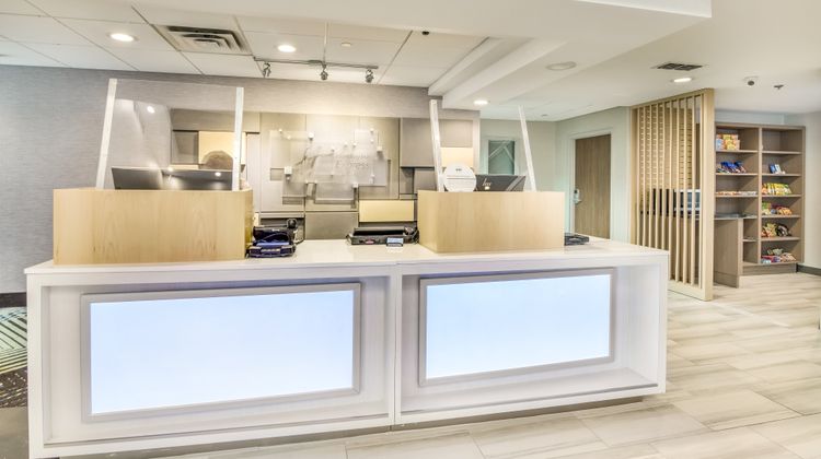 Holiday Inn Express/Stes Longview North Lobby