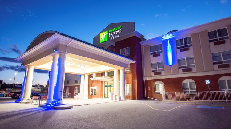 Holiday Inn Express Hinton Exterior