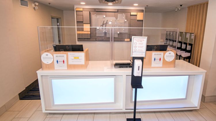 Holiday Inn Express Hinton Lobby