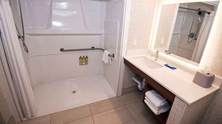 Holiday Inn Express Hinton Room