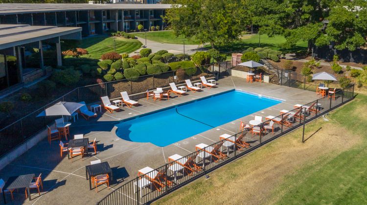 Holiday Inn Richland on the River Pool