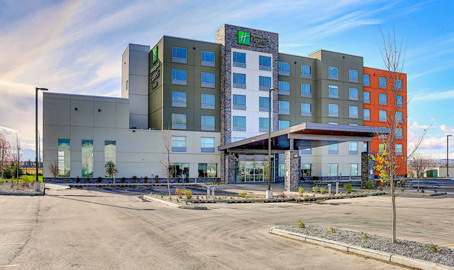 Holiday Inn Express/Ste Airport Trail NE Exterior
