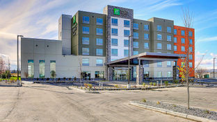 Holiday Inn Express/Ste Airport Trail NE