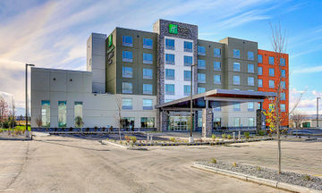 Holiday Inn Express/Ste Airport Trail NE