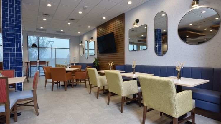 Holiday Inn Express/Stes North-Woodlands Restaurant
