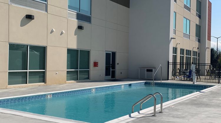 Holiday Inn Express & Suites Marion Pool