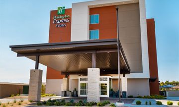 Holiday Inn Express & Suites Tropicana