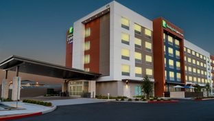 Holiday Inn Express & Suites Tropicana