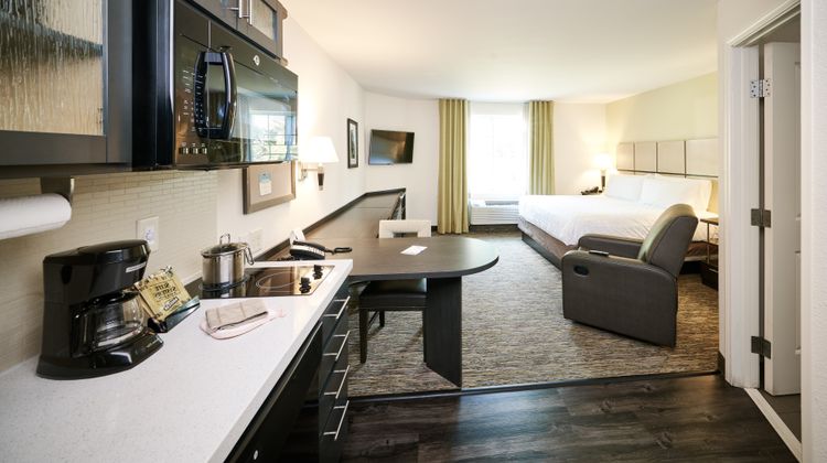 Candlewood Suites Columbus-Northeast Room